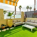 Lola Y Manuela En Primera Linea Playa Carihuela Con Excelente Terraza-jardin De 80 M2 Frente Al Mar Con Aparcamiento Privado Ideal Descansar Oyendo Olas Del Mar