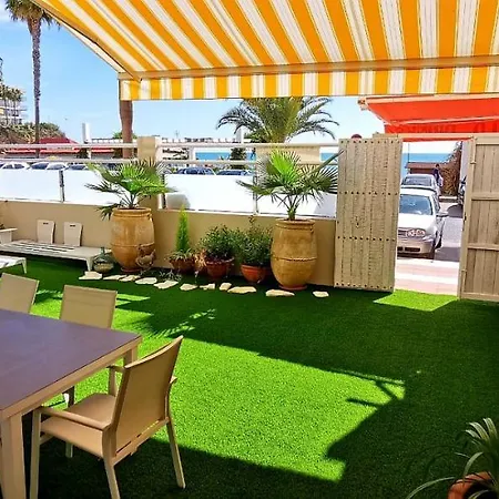 Lola Y Manuela En Primera Linea Playa Carihuela Con Excelente Terraza-jardin De 80 M2 Frente Al Mar Con Aparcamiento Privado Ideal Descansar Oyendo Olas Del Mar Apartmán Torremolinos