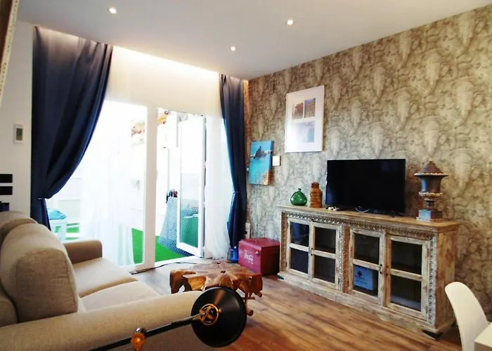 Lola Y Manuela En Primera Linea Playa Carihuela Con Excelente Terraza-jardin De 80 M2 Frente Al Mar Con Aparcamiento Privado Ideal Descansar Oyendo Olas Del Mar *