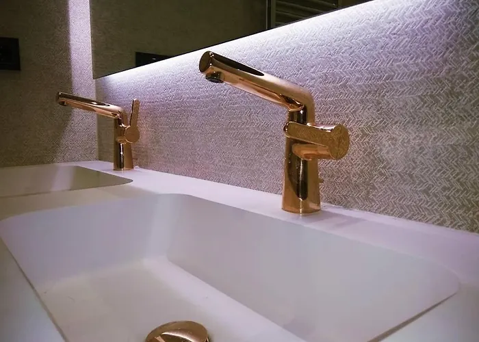 Lola Y Manuela En Primera Linea Playa Carihuela Con Excelente Terraza-jardin De 80 M2 Frente Al Mar Con Aparcamiento Privado Ideal Descansar Oyendo Olas Del Mar Torremolinos