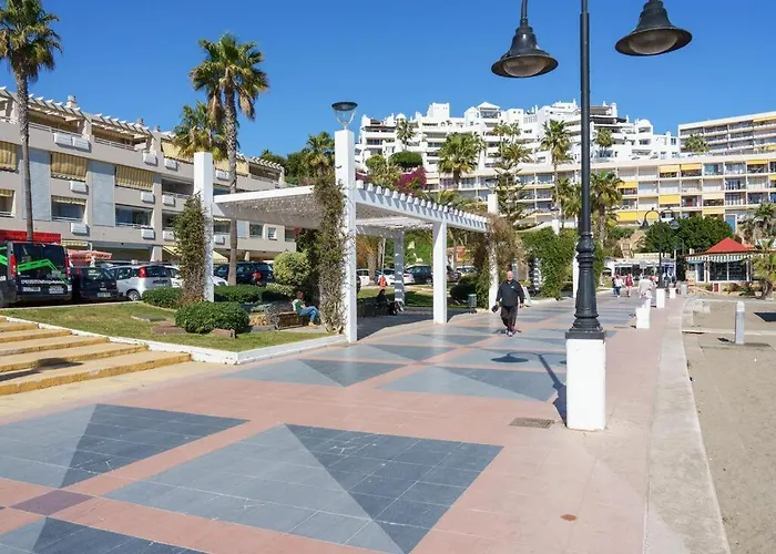 Lola Y Manuela En Primera Linea Playa Carihuela Con Excelente Terraza-jardin De 80 M2 Frente Al Mar Con Aparcamiento Privado Ideal Descansar Oyendo Olas Del Mar * Torremolinos