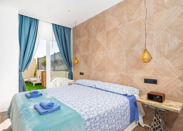 Lola Y Manuela En Primera Linea Playa Carihuela Con Excelente Terraza-jardin De 80 M2 Frente Al Mar Con Aparcamiento Privado Ideal Descansar Oyendo Olas Del Mar * Torremolinos