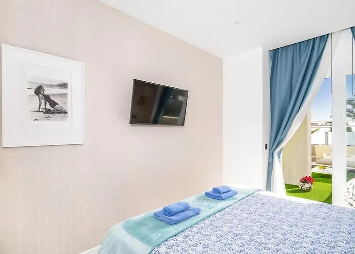 Lola Y Manuela En Primera Linea Playa Carihuela Con Excelente Terraza-jardin De 80 M2 Frente Al Mar Con Aparcamiento Privado Ideal Descansar Oyendo Olas Del Mar Appartamento