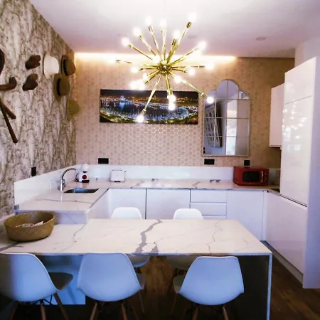 Lola Y Manuela En Primera Linea Playa Carihuela Con Excelente Terraza-jardin De 80 M2 Frente Al Mar Con Aparcamiento Privado Ideal Descansar Oyendo Olas Del Mar 托雷莫利诺斯