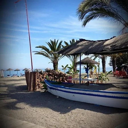 Lola Y Manuela En Primera Linea Playa Carihuela Con Excelente Terraza-jardin De 80 M2 Frente Al Mar Con Aparcamiento Privado Ideal Descansar Oyendo Olas Del Mar