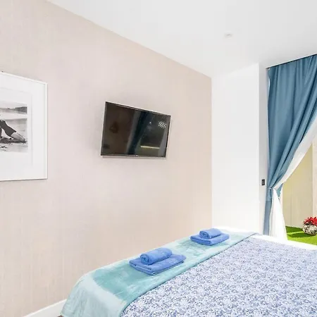 Lola Y Manuela En Primera Linea Playa Carihuela Con Excelente Terraza-jardin De 80 M2 Frente Al Mar Con Aparcamiento Privado Ideal Descansar Oyendo Olas Del Mar Lägenhet