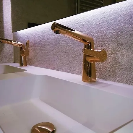 Lola Y Manuela: Beachfront Oasis With Sea-view Terrace Torremolinos