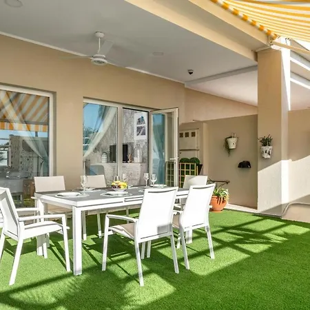 Lola Y Manuela En Primera Línea Playa Carihuela Con Excelente Terraza-jardin De 80 M2 Frente Al Mar Con Aparcamiento Privado Ideal Descansar Oyendo Olas Del Mar *