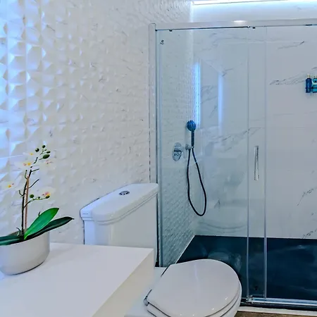 Apartment Lola Y Manuela: Beachfront Oasis With Sea-view Terrace *