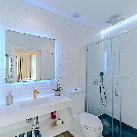 Apartment Lola Y Manuela: Beachfront Oasis With Sea-view Terrace Torremolinos