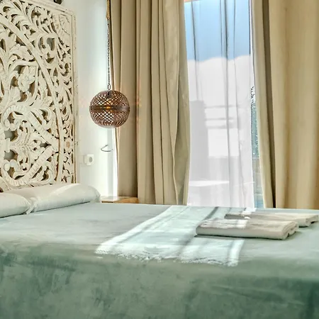 Lola Y Manuela: Beachfront Oasis With Sea-view Terrace * Torremolinos