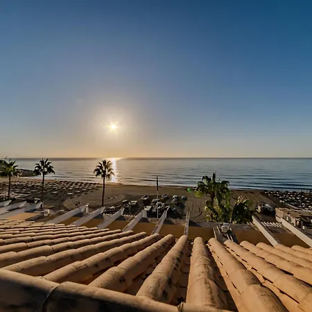 Apartment Lola Y Manuela: Beachfront Oasis With Sea-view Terrace *