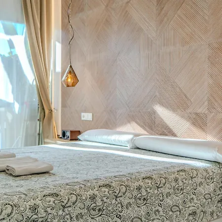 Lola Y Manuela: Beachfront Oasis With Sea-view Terrace *