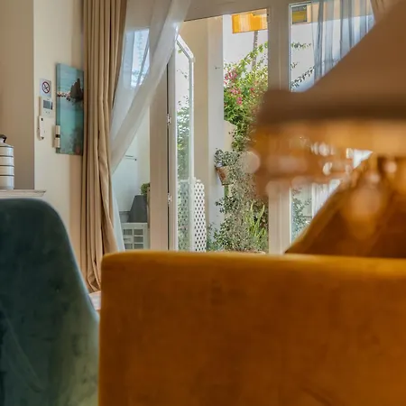 Lola Y Manuela: Beachfront Oasis With Sea-view Terrace Apartment Torremolinos