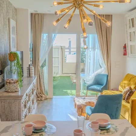 Lola Y Manuela: Beachfront Oasis With Sea-view Terrace Apartment Torremolinos