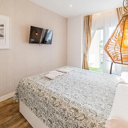 Lola Y Manuela: Beachfront Oasis With Sea-view Terrace Apartment