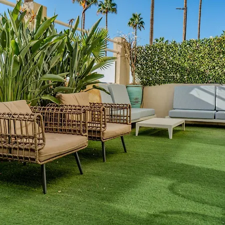 Lola Y Manuela: Beachfront Oasis With Sea-view Terrace * Torremolinos