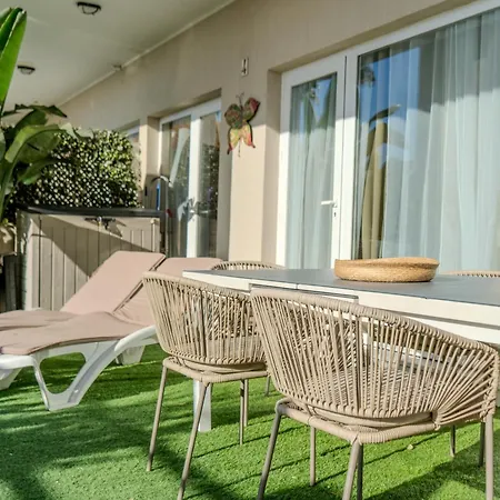 Lola Y Manuela: Beachfront Oasis With Sea-view Terrace Apartment