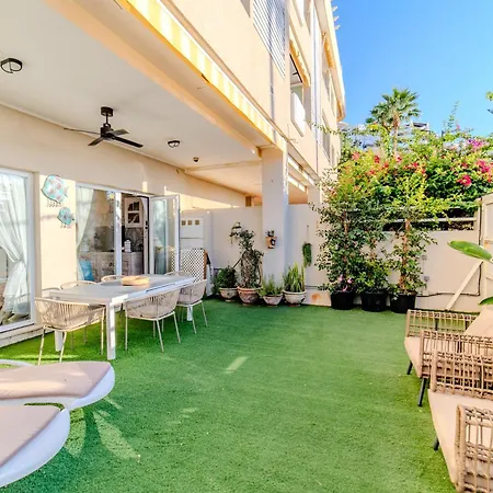 Apartment Lola Y Manuela: Beachfront Oasis With Sea-view Terrace Torremolinos