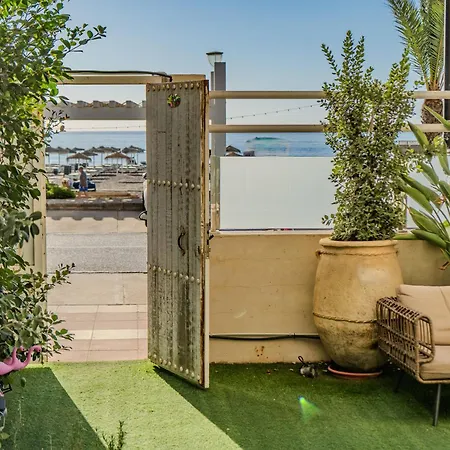 Apartment Lola Y Manuela: Beachfront Oasis With Sea-view Terrace *