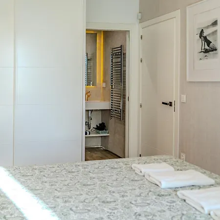Apartment Lola Y Manuela: Beachfront Oasis With Sea-view Terrace *