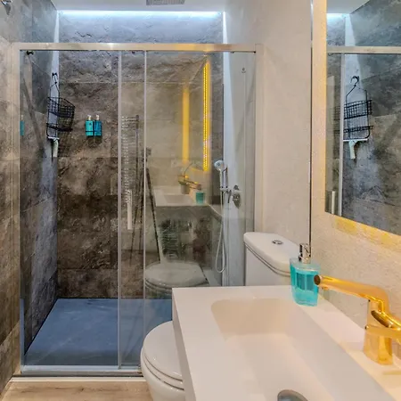 Lola Y Manuela: Beachfront Oasis With Sea-view Terrace *