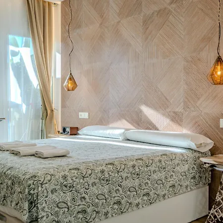 Apartment Lola Y Manuela: Beachfront Oasis With Sea-view Terrace *