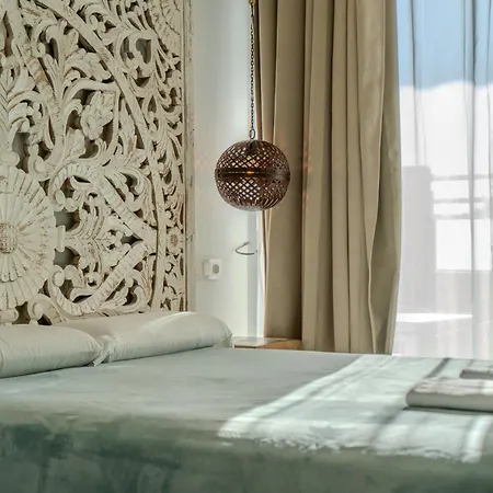 Apartment Lola Y Manuela: Beachfront Oasis With Sea-view Terrace *