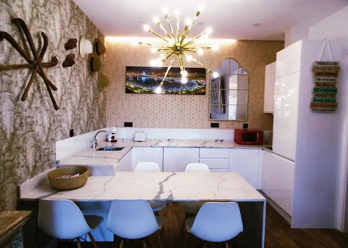 Lola Y Manuela: Beachfront Oasis With Sea-view Terrace Torremolinos