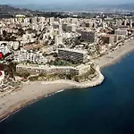 Lola Y Manuela En Primera Linea Playa Carihuela Con Excelente Terraza-jardin De 80 M2 Frente Al Mar Con Aparcamiento Privado Ideal Descansar Oyendo Olas Del Mar Apartman Torremolinos