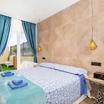 Lola Y Manuela En Primera Linea Playa Carihuela Con Excelente Terraza-jardin De 80 M2 Frente Al Mar Con Aparcamiento Privado Ideal Descansar Oyendo Olas Del Mar * Torremolinos