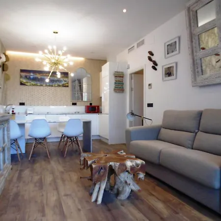 Lola Y Manuela En Primera Linea Playa Carihuela Con Excelente Terraza-jardin De 80 M2 Frente Al Mar Con Aparcamiento Privado Ideal Descansar Oyendo Olas Del Mar Daire *