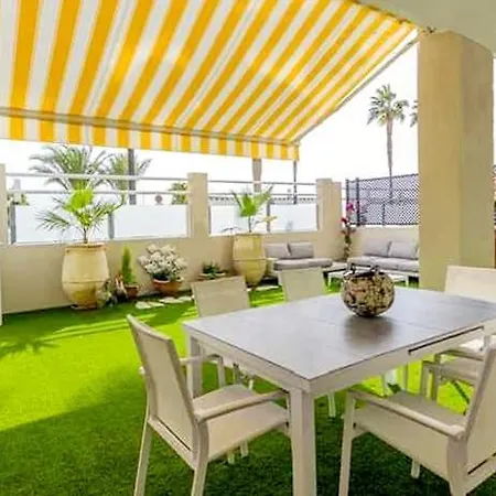 Daire Lola Y Manuela En Primera Linea Playa Carihuela Con Excelente Terraza-jardin De 80 M2 Frente Al Mar Con Aparcamiento Privado Ideal Descansar Oyendo Olas Del Mar