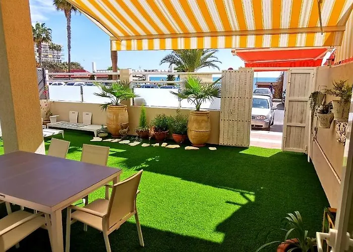 Lola Y Manuela En Primera Línea Playa Carihuela Con Excelente Terraza-jardin De 80 M2 Frente Al Mar Con Aparcamiento Privado Ideal Descansar Oyendo Olas Del Mar Apartamento Torremolinos