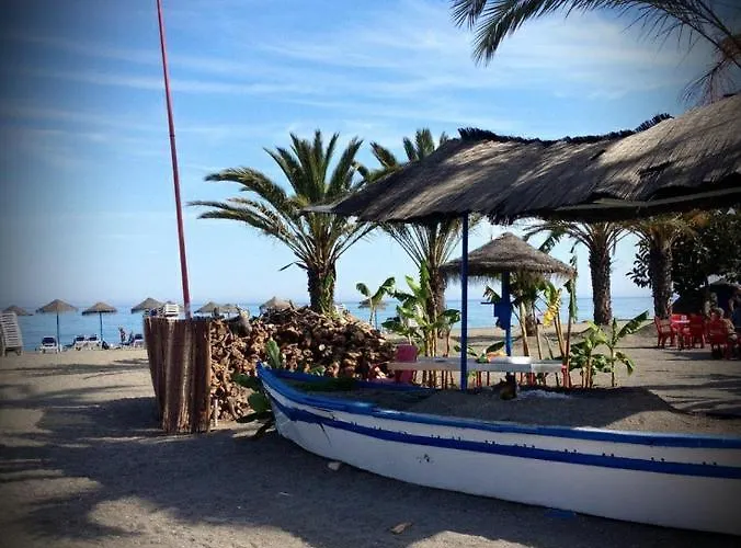 Lola Y Manuela En Primera Línea Playa Carihuela Con Excelente Terraza-jardin De 80 M2 Frente Al Mar Con Aparcamiento Privado Ideal Descansar Oyendo Olas Del Mar