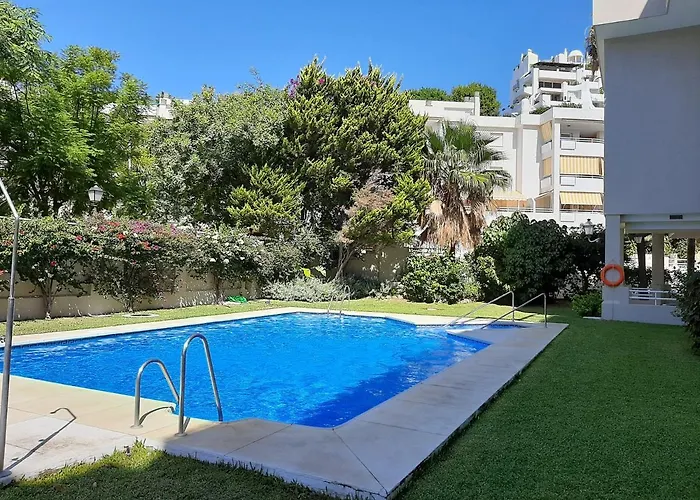 Lola Y Manuela En Primera Línea Playa Carihuela Con Excelente Terraza-jardin De 80 M2 Frente Al Mar Con Aparcamiento Privado Ideal Descansar Oyendo Olas Del Mar * Torremolinos