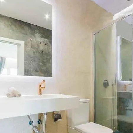 Lejlighed Lola Y Manuela En Primera Linea Playa Carihuela Con Excelente Terraza-jardin De 80 M2 Frente Al Mar Con Aparcamiento Privado Ideal Descansar Oyendo Olas Del Mar Torremolinos