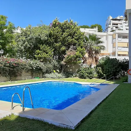 Lola Y Manuela En Primera Linea Playa Carihuela Con Excelente Terraza-jardin De 80 M2 Frente Al Mar Con Aparcamiento Privado Ideal Descansar Oyendo Olas Del Mar * Torremolinos