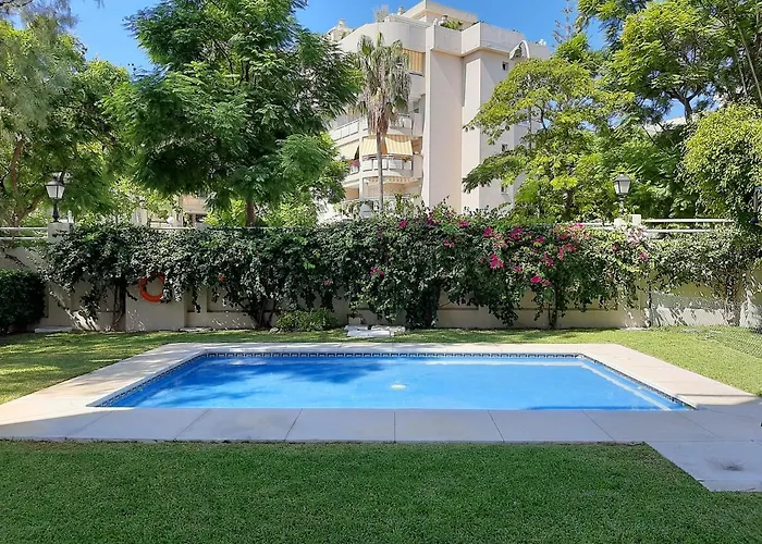 Apartment Lola Y Manuela En Primera Linea Playa Carihuela Con Excelente Terraza-jardin De 80 M2 Frente Al Mar Con Aparcamiento Privado Ideal Descansar Oyendo Olas Del Mar Torremolinos